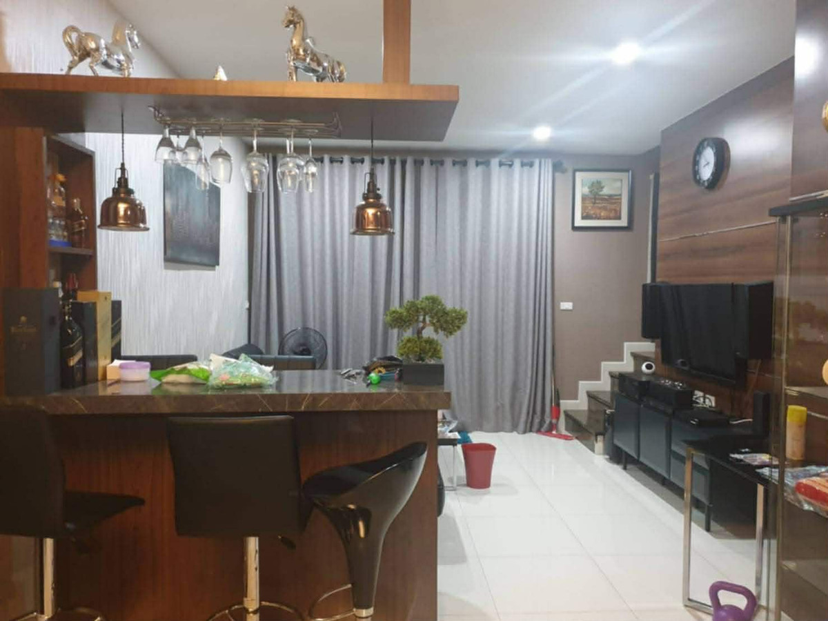 3-story townhome for sale, Bless Town, Nam Daeng Road (sold with tenant), 3 million baht, best deal. Loading...