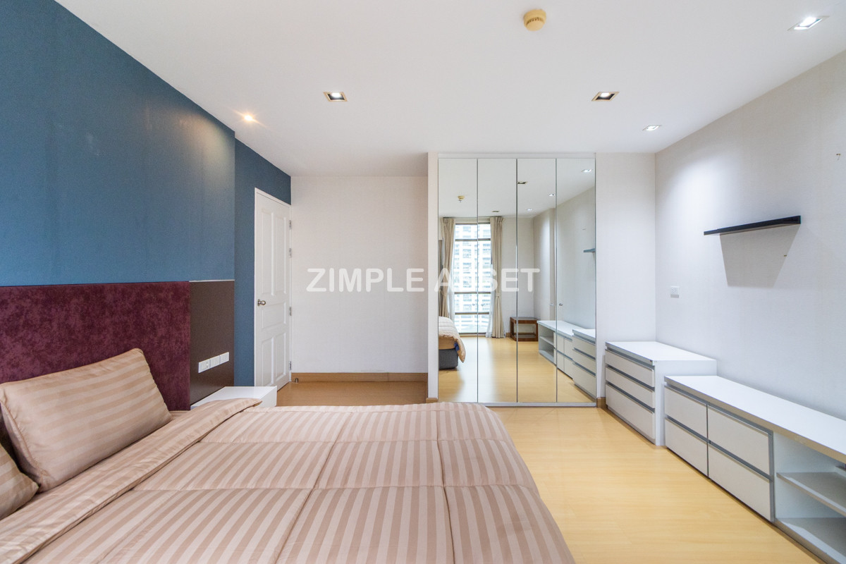 For RentSukhumvit, Asoke, Thonglor : Line ID: @zimple_asset  Service Apartment on Sukhumvit Soi 8. Fully furnished large rooms with fitness and swimming pool. Conveniently located near BTS Nana. Accepts both short-term and long-term stays
