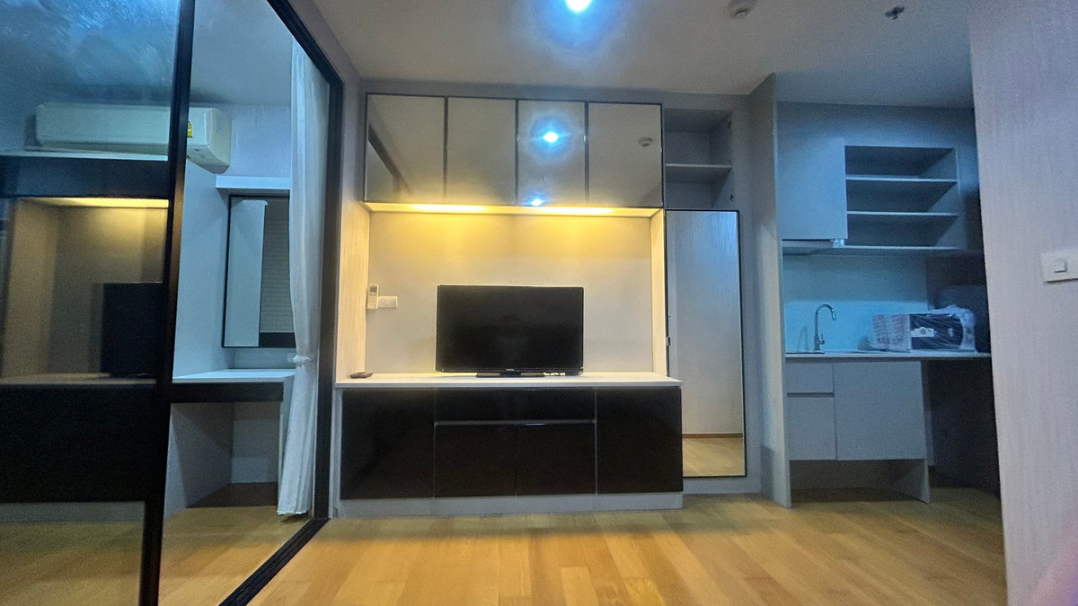 for rent Noble revo silom // 1b1b // 32 sq.m Loading...