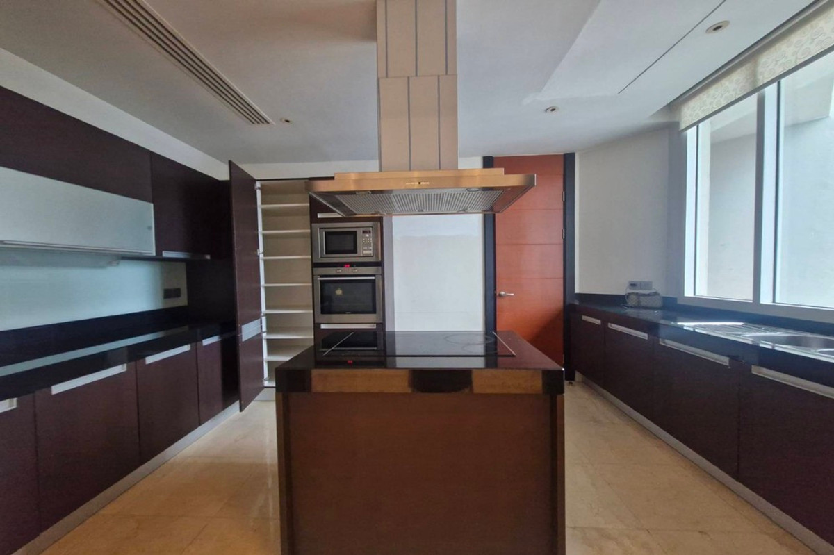 For SaleCondoSathorn, Narathiwat : 🔥 Sale with tenant !! high floor 31++!!🔥 Code C20251000085..........The Infinity, 3 bedroom, 3 bathroom, furnished, ready to move in, Special Deal!!📣📣