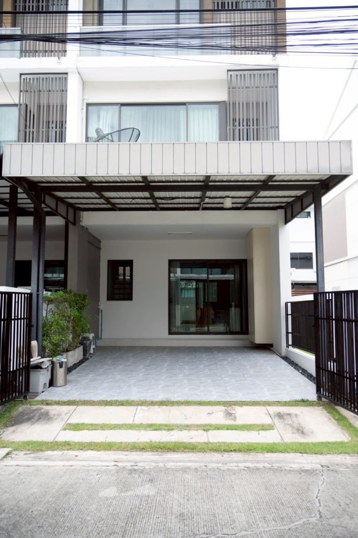 ให้เช่าทาวน์โฮม 3 ชั้น โครงการ The Terrace รามอินทรา 65 เฟอร์ครบ พร้อมเข้าอยู่ ทำเลดี ใกล้ MRT สายสีชมพู และทางด่วนเอกมัย-รามอินทรา Loading...