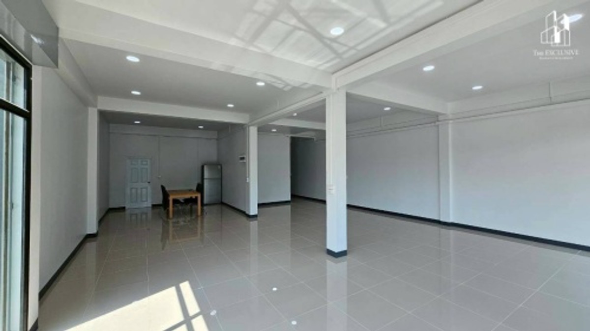 ขายอาคารพาณิชย์ หมู่บ้าน ลภาวัน 22 บางใหญ่ ราคาต่ำกว่าประเมิน เครดิตดีมีเงินเหลือ พร้อมเปิดกิจการหรือร้านอาหาร  Loading...