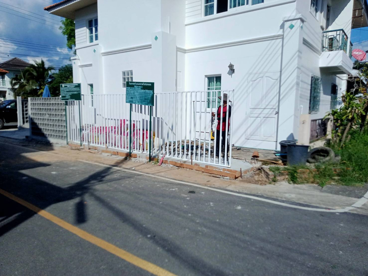 ขายบ้านแฝด 2 ชั้น สไตล์โคโลเนียล ทำเลดีมาก ใกล้รวมโชค มอลล์ จังหวัดเชียงใหม่ Loading...