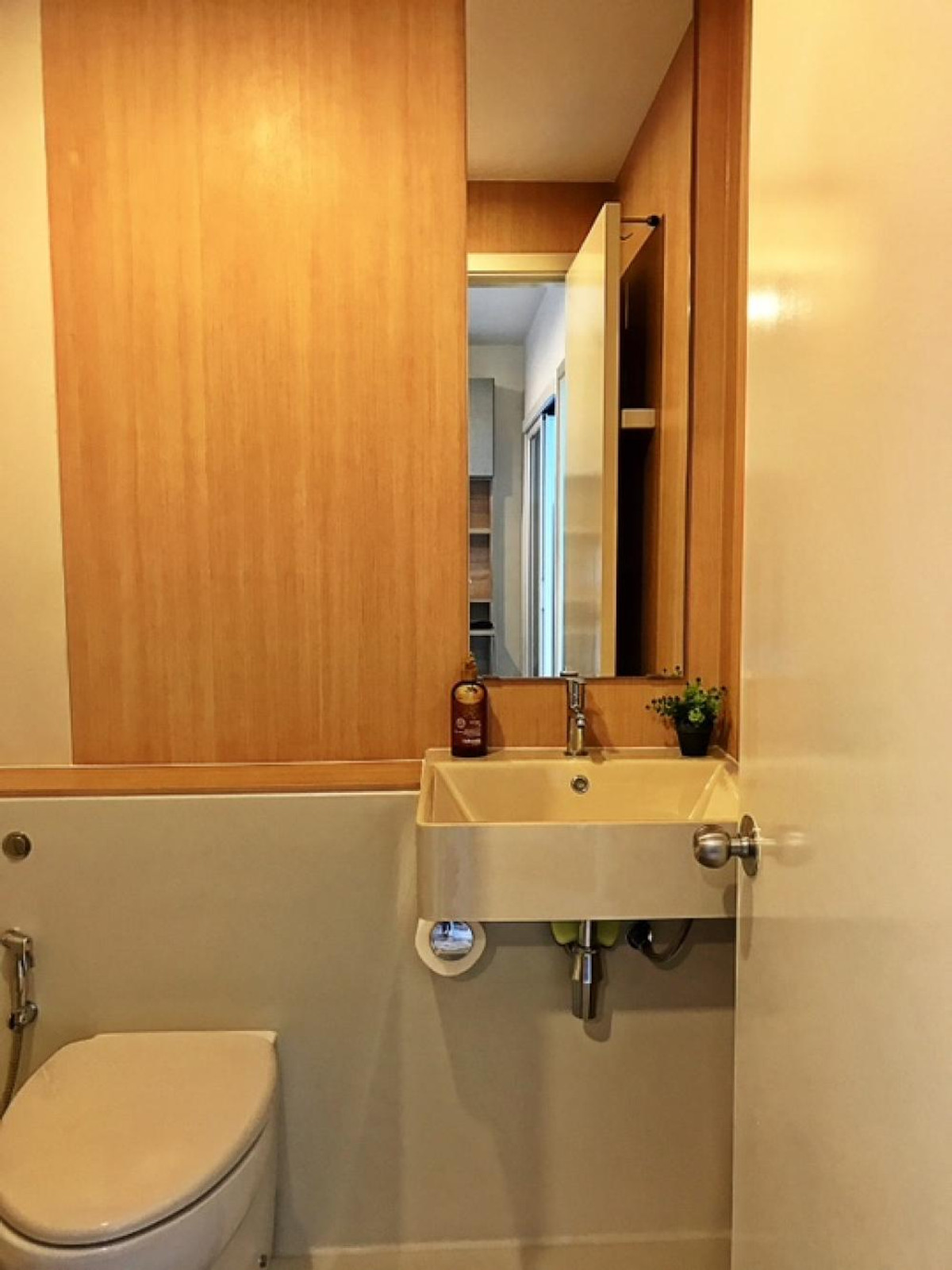 For SaleCondoThaphra, Talat Phlu, Wutthakat : Aspire Sathorn Thapra【𝐒𝐄𝐋𝐋 & 𝐑𝐄𝐍𝐓】🔥A clean and simple design adds just the right amount of cozy warmth🔥  Contact Line ID: @hacondo