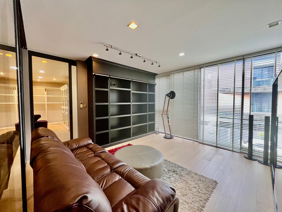 ให้เช่าบ้านเลียบทางด่วนรามอินทรา : ให้เช่าบ้านเดี่ยว 3 ชั้น สไตล์ Pool Villa โครงการ The Honor บ้านหรูหลังใหญ่ สระว่ายน้ำส่วนตัว ห้องโฮมเธียเตอร์ ความเป็นส่วนตัวระดับสูง ทำเลเลียบด่วน เอกมัย–รามอินทรา เลี้ยงสัตว์ได้