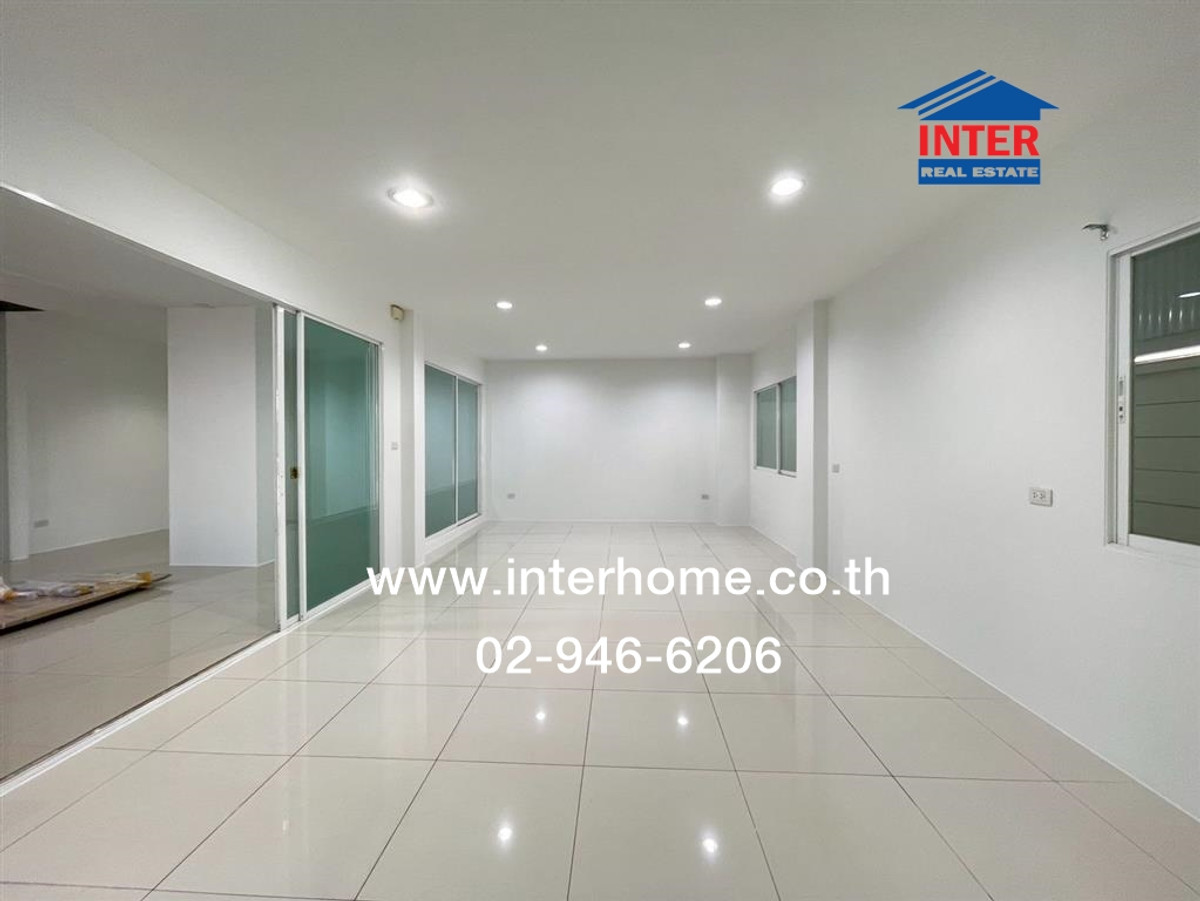 โฮมออฟฟิศ 3 ชั้น 50.3 ตร.ว. หมู่บ้านมายด์ฮอฟฟ์ ร่มเกล้า- สุวรรณภูมิ ซอยร่มเกล้า38/1 ถนนร่มเกล้า เขตลาดกระบัง กรุงเทพมหานคร Loading...