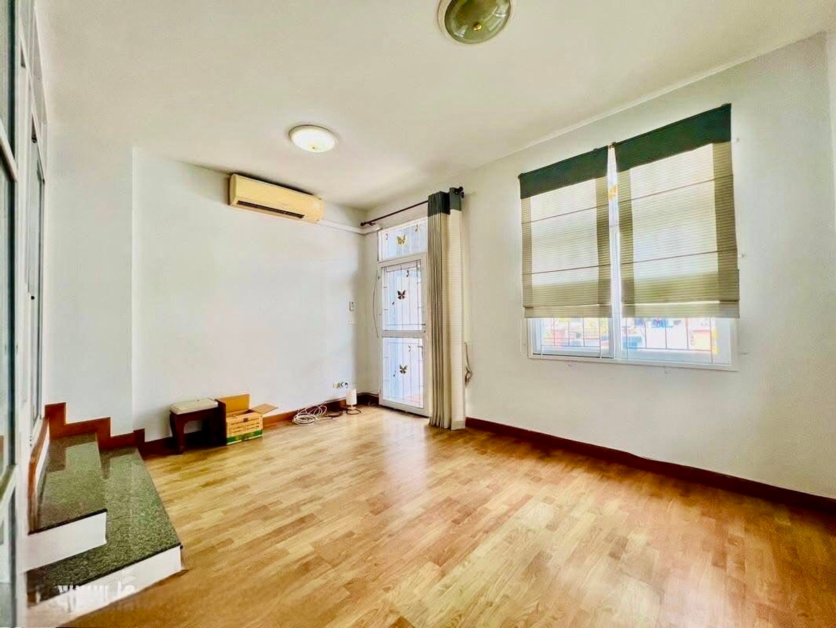 ขายทาวน์โฮมลาดพร้าว101 แฮปปี้แลนด์ : ขายทาวน์เฮ้าส์ 3 ชั้น Merit Place ลาดพร้าว 87 | ทำเลเลียบด่วน เดินทางสะดวก เข้าออกได้หลายทาง คุ้มค่าพร้อมเข้าอยู่