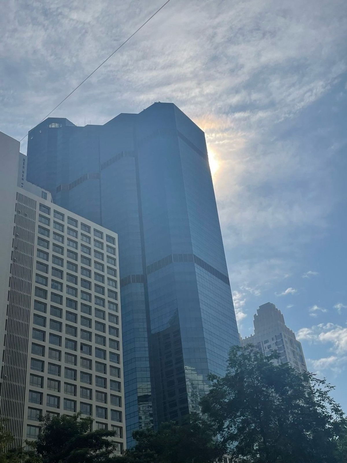 ให้เช่าสาทร นราธิวาส : 🏙️Empire Tower สำนักงานให้เช่า
💼 อาคารสำนักงานเกรดพรีเมียมใจกลางกรุงเทพฯ ทำเลเยี่ยมสุดๆ!
🚆 ห่างจากสถานี BTS ช่องนนทรีเพียง 300 เมตร