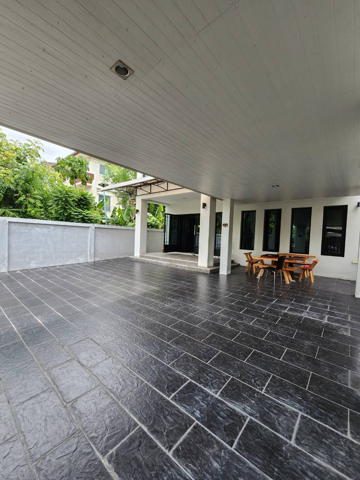 For SaleHouseOnnut, Udomsuk : 3-story detached house for sale, 4 bedrooms, 4 bathrooms, 1 maid's room, near BTS Punnawithi in Muang Thong Village 4, Sukhumvit 101.