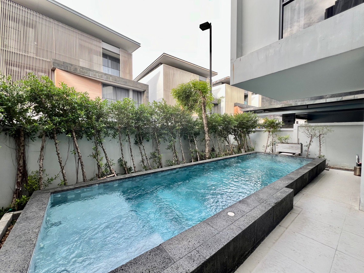 ให้เช่าบ้านเลียบทางด่วนรามอินทรา : ให้เช่าบ้านเดี่ยว 3 ชั้น สไตล์ Pool Villa โครงการ The Honor บ้านหรูหลังใหญ่ สระว่ายน้ำส่วนตัว ห้องโฮมเธียเตอร์ ความเป็นส่วนตัวระดับสูง ทำเลเลียบด่วน เอกมัย–รามอินทรา เลี้ยงสัตว์ได้