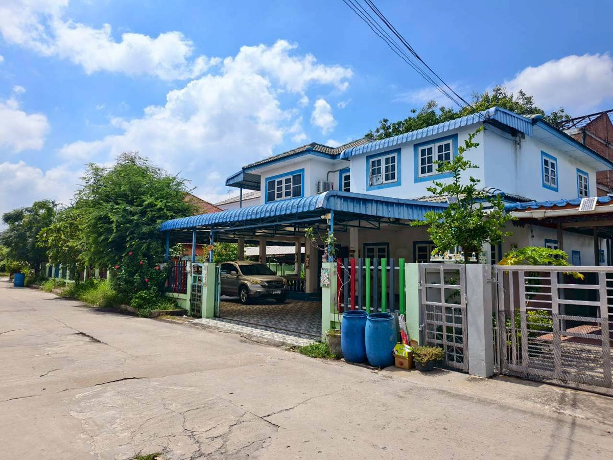 บ้านเดี่ยว 2 ชั้น พื้นที่ใช้สอย 240 ตารางเมตร พร้อมที่ดิน รวมเนื้อที่ 181.2 ตารางวา ในบางปะหันวิลเลจ อำเภอบางปะหัน จังหวัดพระนครศรีอยุธยา เหมาะสำหรับพักอาศัย หมู่บ้านเงียบสงบ มีพื้นที่สำหรับปลูกต้นไม้ หรือจะสร้างบ้านอีกหลังก็ยังไหว  Loading...