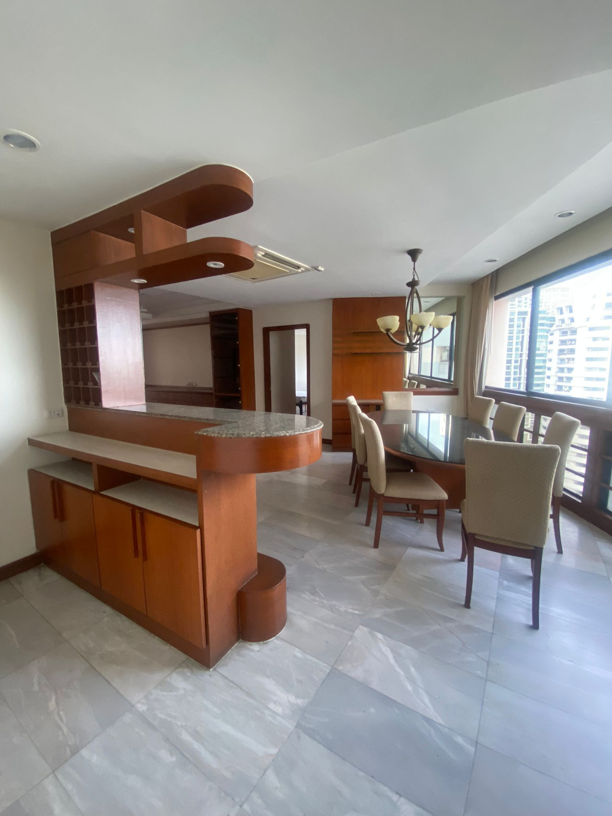 ประกาศขาย คอนโดห้องใหญ่แบบ Type A ที่ President Park Sukhumvit 24 (Oak Tower) Loading...