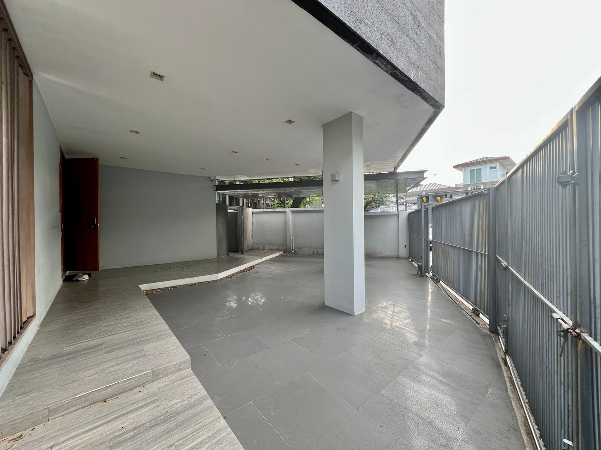 ให้เช่าบ้านเลียบทางด่วนรามอินทรา : ให้เช่าบ้านเดี่ยว 3 ชั้น สไตล์ Pool Villa โครงการ The Honor | บ้านหรูหลังใหญ่ สระว่ายน้ำส่วนตัว ห้องโฮมเธียเตอร์ พร้อมความเป็นส่วนตัวระดับสูง ใกล้ถนนเลียบด่วน เลี้ยงสัตว์ได้