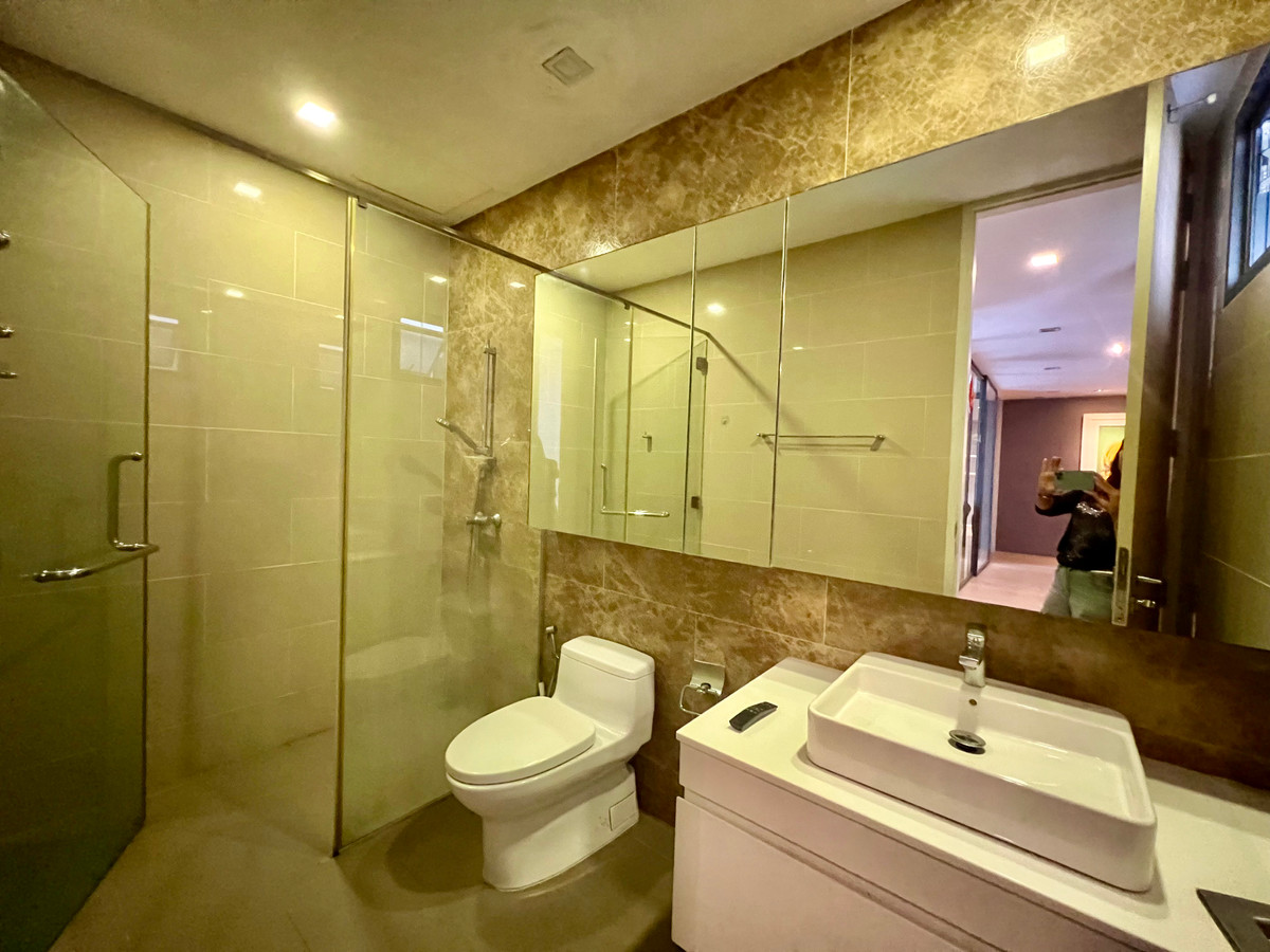 ให้เช่าบ้านเลียบทางด่วนรามอินทรา : ให้เช่าบ้านเดี่ยว 3 ชั้น สไตล์ Pool Villa โครงการ The Honor | บ้านหรูหลังใหญ่ สระว่ายน้ำส่วนตัว ห้องโฮมเธียเตอร์ พร้อมความเป็นส่วนตัวระดับสูง ใกล้ถนนเลียบด่วน เลี้ยงสัตว์ได้