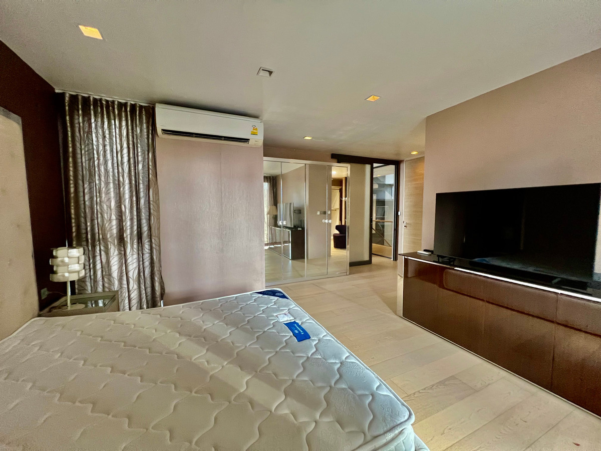 ให้เช่าบ้านเลียบทางด่วนรามอินทรา : ให้เช่าบ้านเดี่ยว 3 ชั้น สไตล์ Pool Villa โครงการ The Honor | บ้านหรูหลังใหญ่ สระว่ายน้ำส่วนตัว ห้องโฮมเธียเตอร์ พร้อมความเป็นส่วนตัวระดับสูง ใกล้ถนนเลียบด่วน เลี้ยงสัตว์ได้