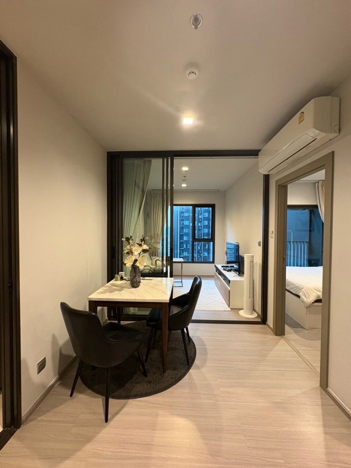 ให้เช่าคอนโดพระราม 9 เพชรบุรีตัดใหม่ RCA : life asoke rama9 ให้เช่า