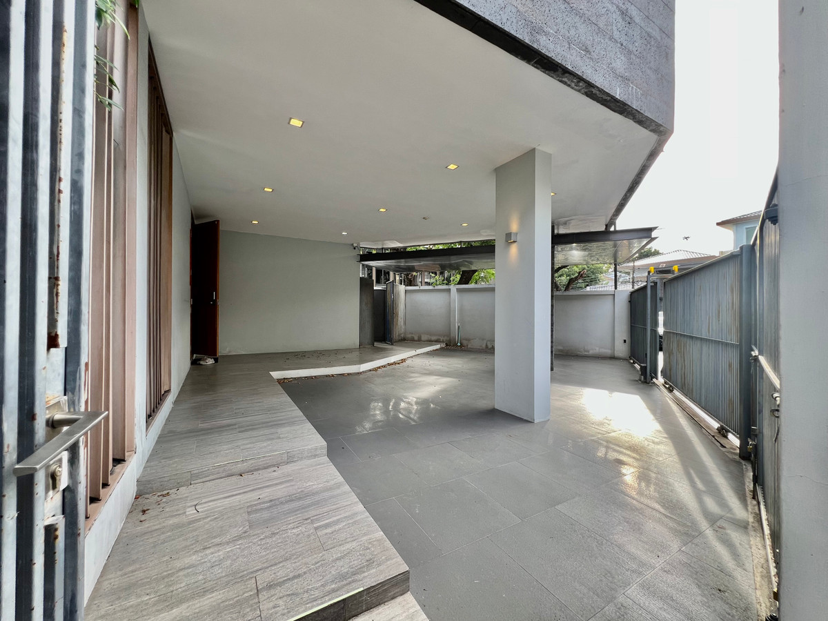 ให้เช่าบ้านเลียบทางด่วนรามอินทรา : ให้เช่าบ้านเดี่ยว 3 ชั้น สไตล์ Pool Villa โครงการ The Honor | บ้านหรูหลังใหญ่ สระว่ายน้ำส่วนตัว ห้องโฮมเธียเตอร์ พร้อมความเป็นส่วนตัวระดับสูง ใกล้ถนนเลียบด่วน เลี้ยงสัตว์ได้