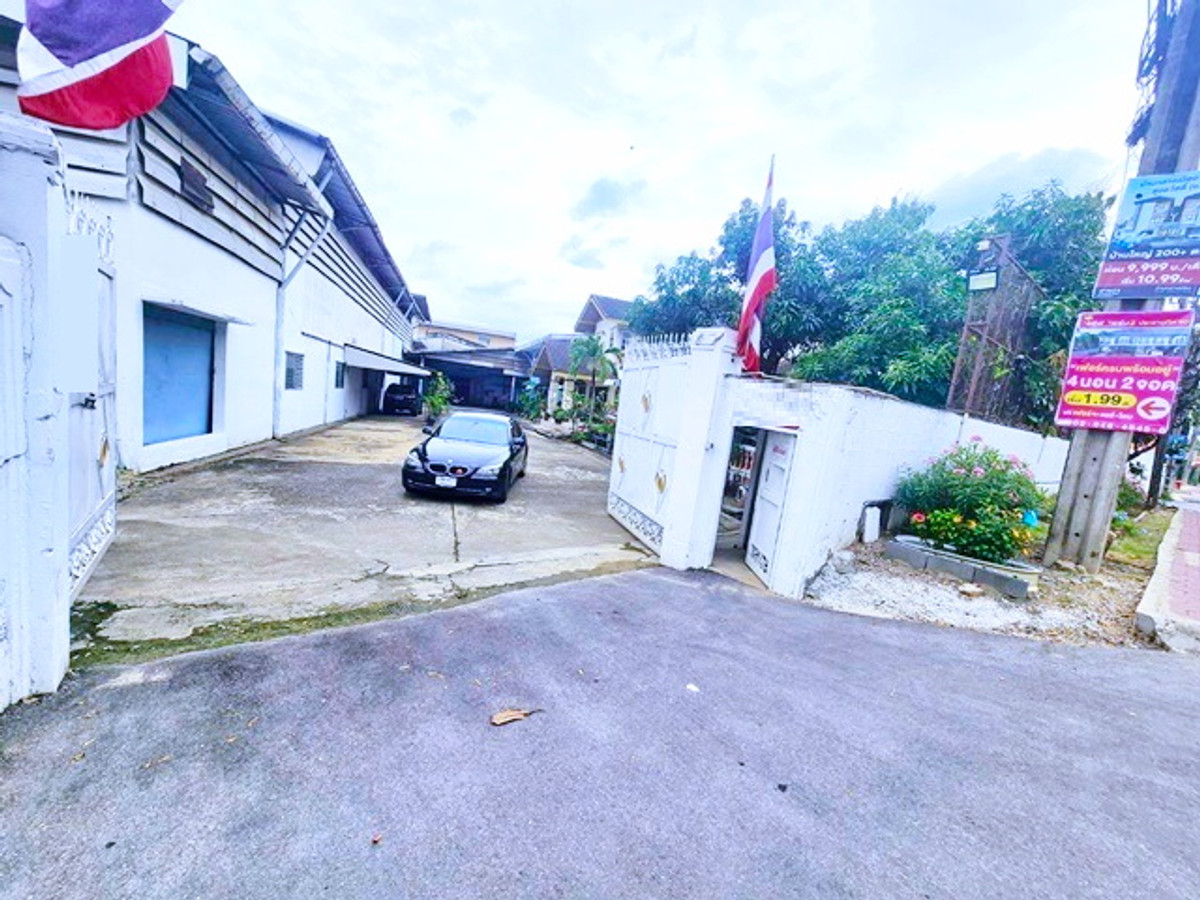 ประชาอุทิศ-บางครุ รถเทเลอร์ 18 ล้อเข้าได้ ถ.สุขสวัสดิ์ 62-72 ให้เช่าโกดัง และอาคาร2ชัั้น 600ตร.ม. Loading...