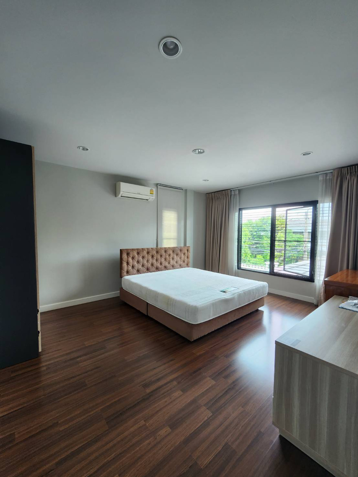 For SaleHouseOnnut, Udomsuk : 3-story detached house for sale, 4 bedrooms, 4 bathrooms, 1 maid's room, near BTS Punnawithi in Muang Thong Village 4, Sukhumvit 101.