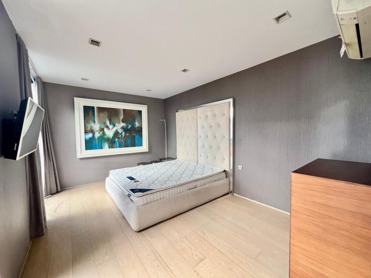 ให้เช่าบ้านเลียบทางด่วนรามอินทรา : ให้เช่าบ้านเดี่ยว 3 ชั้น สไตล์ Pool Villa โครงการ The Honor | บ้านหรูหลังใหญ่ สระว่ายน้ำส่วนตัว ห้องโฮมเธียเตอร์ พร้อมความเป็นส่วนตัวระดับสูง ใกล้ถนนเลียบด่วน เลี้ยงสัตว์ได้