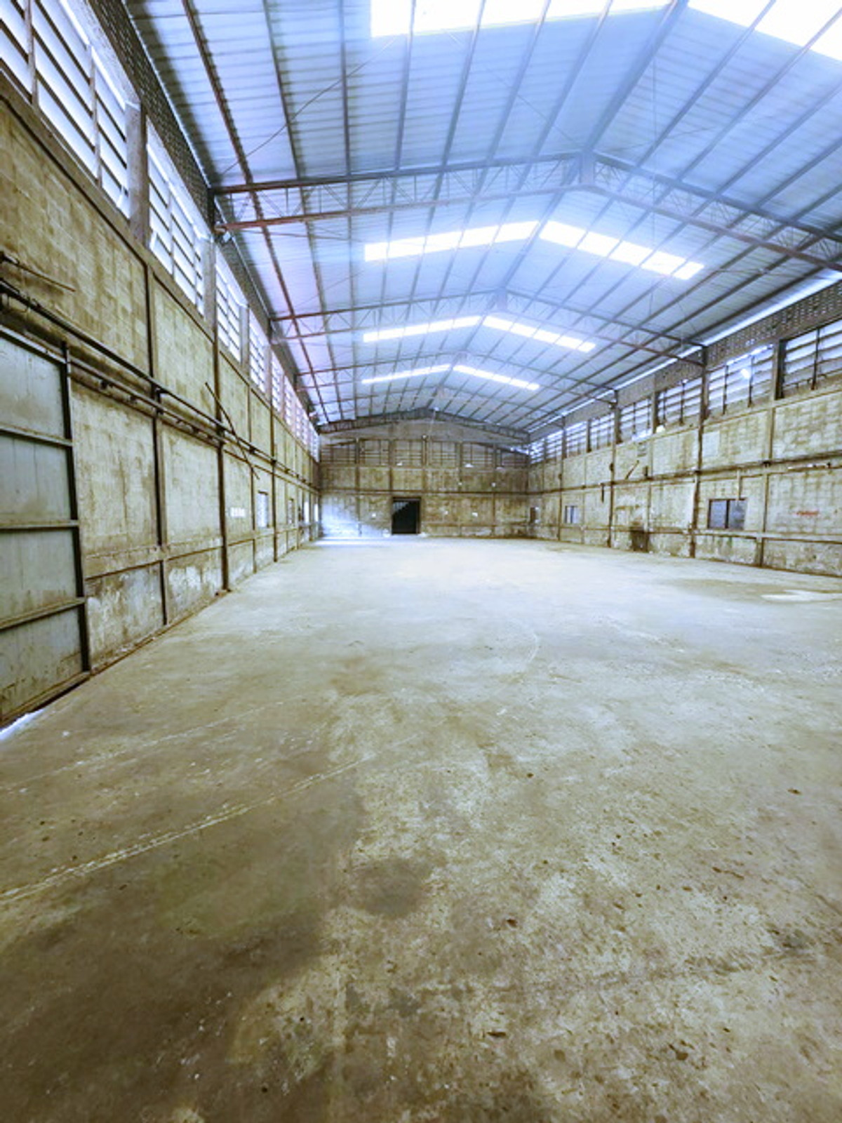 ให้เช่าโกดังบางนา แบริ่ง ลาซาล : ประชาอุทิศ-บางครุ รถเทเลอร์ 18 ล้อเข้าได้ ถ.สุขสวัสดิ์ 62-72 ให้เช่าโกดัง และอาคาร2ชัั้น 600ตร.ม.