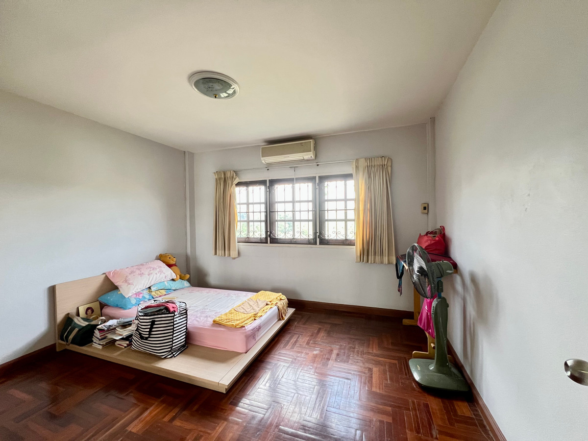 ขายทาวน์โฮมโชคชัย4 ลาดพร้าว71 : ขายทาวน์โฮม 3 ชั้น หมู่บ้านเกตุนุติเชอมีเน่ ลาดพร้าว 87 | ทำเลศักยภาพ ใจกลางลาดพร้าว เดินทางสะดวก ใกล้สิ่งอำนวยความสะดวกครบ