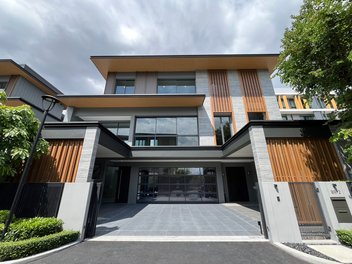 For SaleHouseNawamin, Ramindra : 🏡 Luxury house for sale, SMYTHs Ramintra by Singha Estate, Super Luxury Class detached house from Singha Estate, superior luxury design. Quantity limited to only 4 units. Located in the 