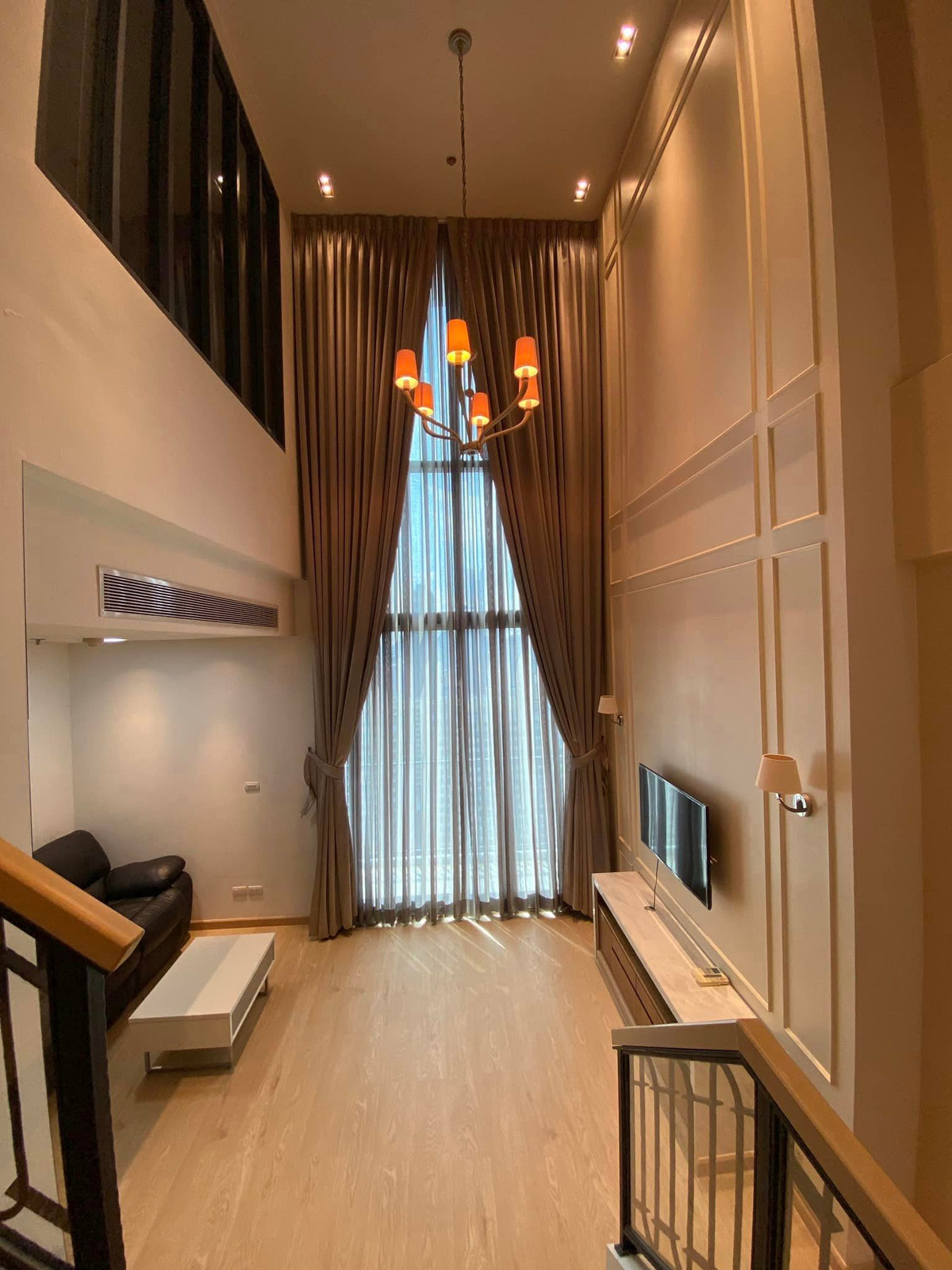 For SaleCondoRatchathewi,Phayathai : Pyne by Sansiri【𝐒𝐄𝐋𝐋 & 𝐑𝐄𝐍𝐓】🔥Simple and elegant in Sansiri style. Bright, soothing tones, creamy white accents, and glass accents add depth to the room, making it feel more expensive.🔥  Contact Line ID: @hacondo