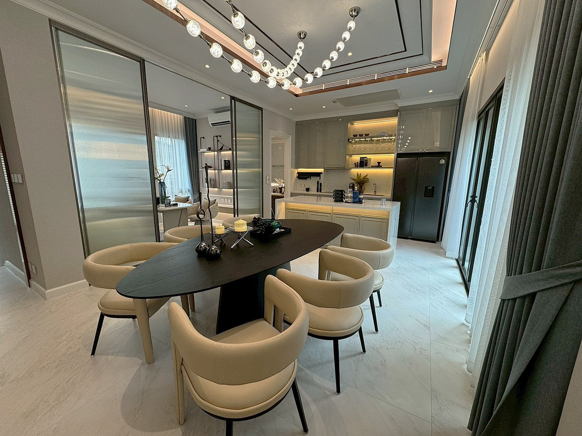 For SaleHouseSukhumvit, Asoke, Thonglor : 🏡 Newly Built 4-Storey Luxury House – Modern Design, Fully Furnished, Ready to Move In – Prime Ekkamai Location ** NO CO-AGENT ** 