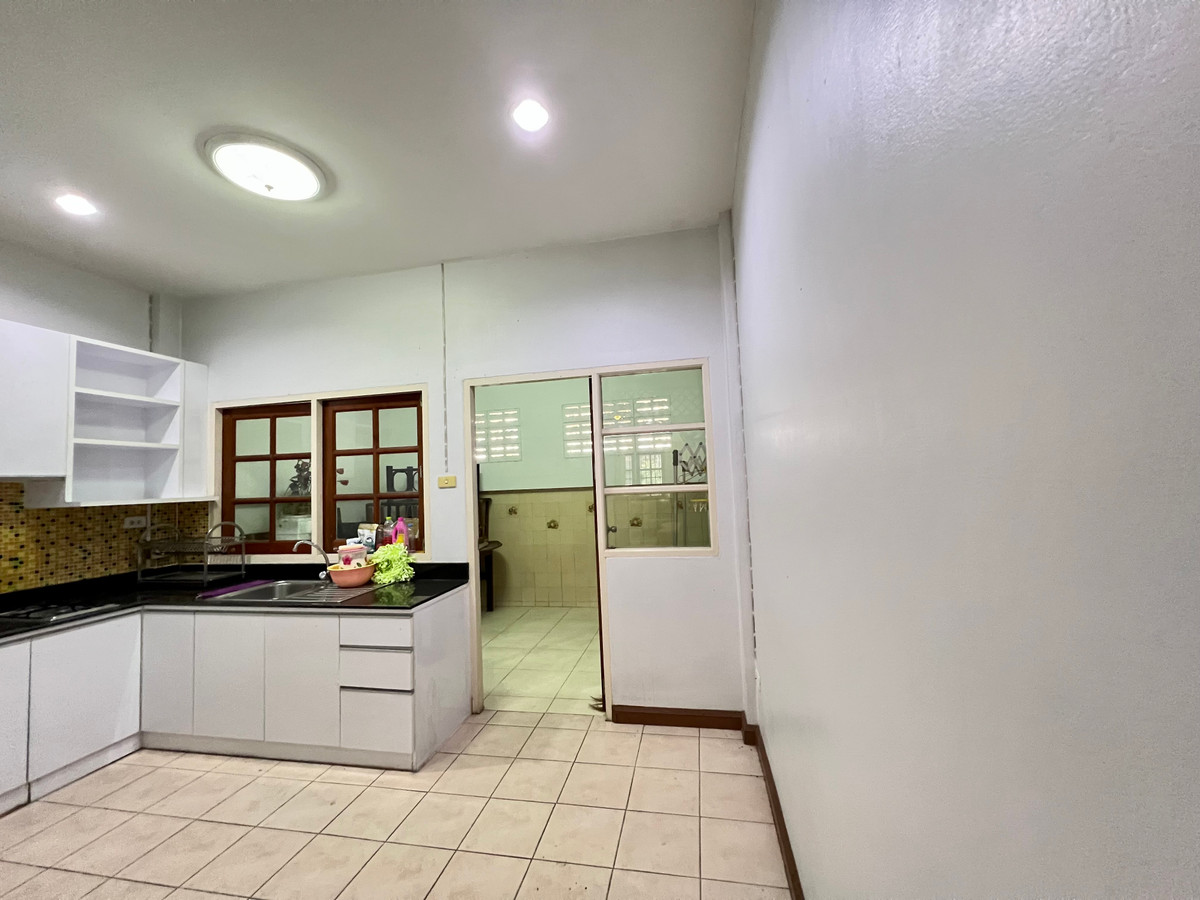 ขายทาวน์โฮมโชคชัย4 ลาดพร้าว71 : ขายทาวน์โฮม 3 ชั้น หมู่บ้านเกตุนุติเชอมีเน่ ลาดพร้าว 87 | ทำเลศักยภาพ ใจกลางลาดพร้าว เดินทางสะดวก ใกล้สิ่งอำนวยความสะดวกครบ