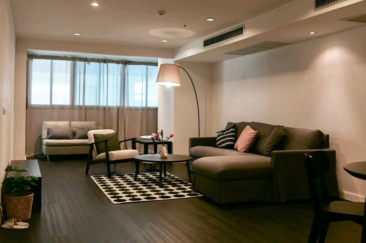 ให้เช่าคอนโดนานา : Spacious 2-Bedroom pet-friendly 🐶🐱condo in Sukhumvit area. Fully furnished, modern decoration.

Only 400 m from Benchakitti Park 🍃 and 15 min walk to BTS Nana. 