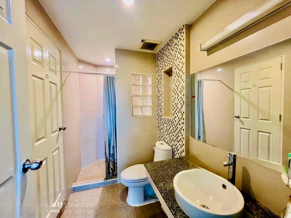 ขายทาวน์โฮมลาดพร้าว101 แฮปปี้แลนด์ : ขายทาวน์เฮ้าส์ 3 ชั้น Merit Place ลาดพร้าว 87 | ทำเลเลียบด่วน เดินทางสะดวก เข้าออกได้หลายทาง คุ้มค่าพร้อมเข้าอยู่