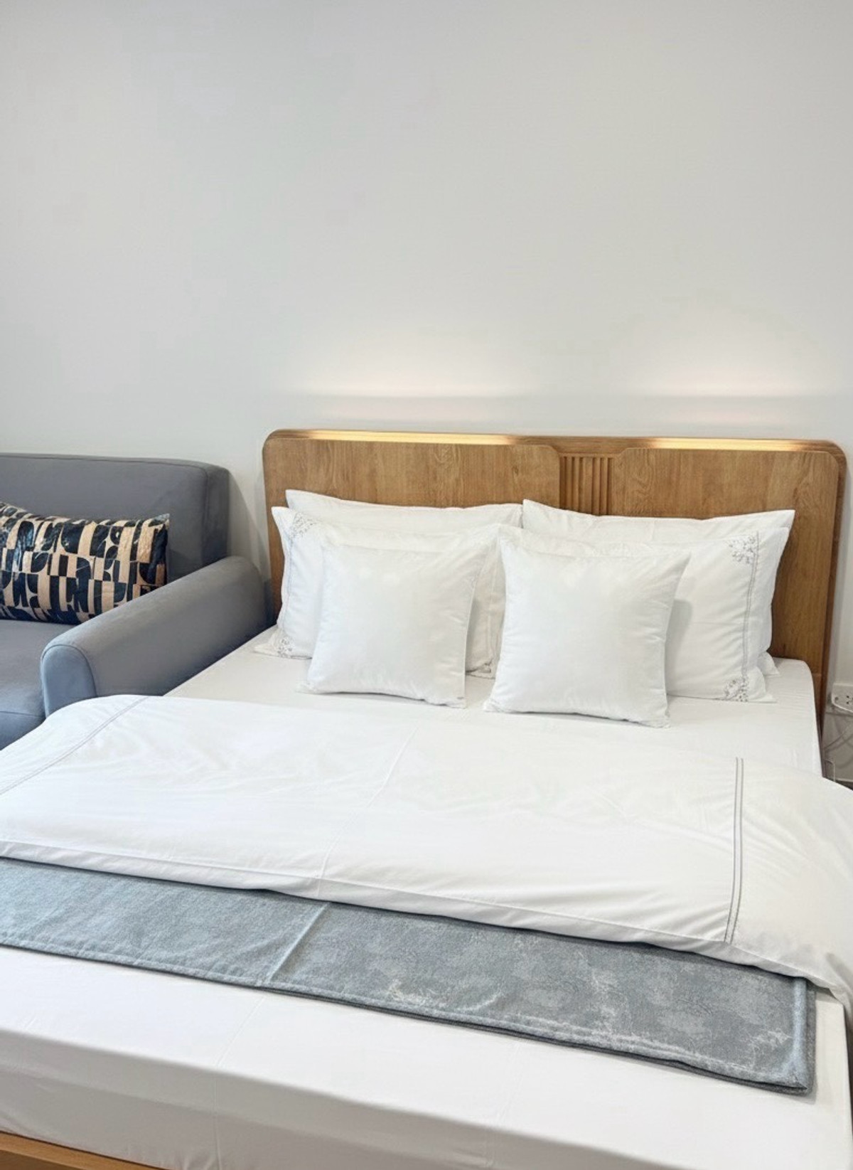 ให้เช่าคอนโดคลองเตย กล้วยน้ำไท : 🔥ปล่อยเช่าคอนโดด่วน Aspire สุขุมวิท – พระราม 4 เป็นคอนโด High Rise สูง 38 ชั้น บนถนนพระราม 4 ห้องอยู่ชัั้น 8 วิวสระว่ายน้ำติดกับส่วนกลาง ขนาด 26.5 ตรม. โปรโมชั่น ทำสัญญาสองปีเดือนที่ 25 อยู่ฟรีหนึ่งเดือนแต่ต้องจ่ายตรงเวลานะคะสนใจติดต่อคุณเต้ 099-194-6692