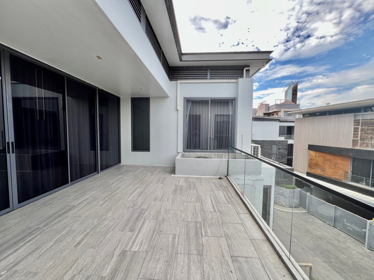 ให้เช่าบ้านเลียบทางด่วนรามอินทรา : ให้เช่าบ้านเดี่ยว 3 ชั้น สไตล์ Pool Villa โครงการ The Honor บ้านหรูหลังใหญ่ สระว่ายน้ำส่วนตัว ห้องโฮมเธียเตอร์ ความเป็นส่วนตัวระดับสูง ทำเลเลียบด่วน เอกมัย–รามอินทรา เลี้ยงสัตว์ได้