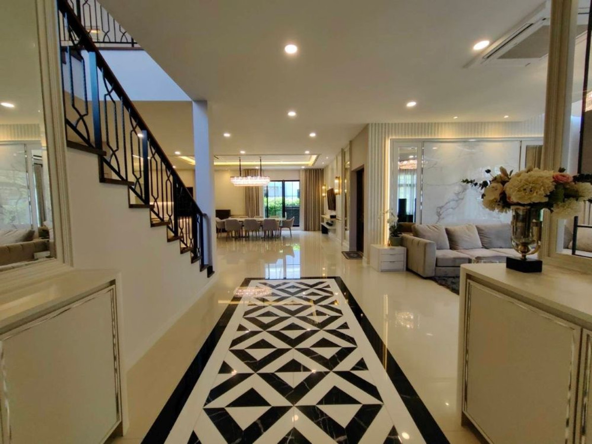 ขายบ้านเดี่ยว 2 ชั้น เดอะ พาลาซโซ่ ปิ่นเกล้า ตกแต่งพร้อมอยู่ ทำเลดี เดินทางสะดวก Loading...