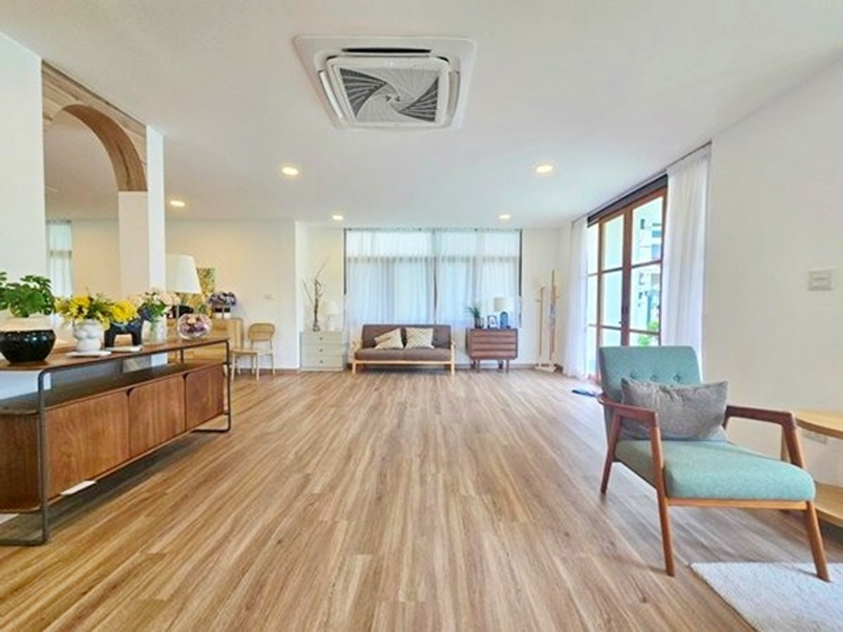 ศาลแพ่ง รัชดา 19-25 MRTลาดพร้าว 800ม. ลาดพร้าว 1-15 คฤหาสน์สุดหรู 2 ชั้น พร้อมสนามหญ้าใหญ่ 265ตร.วา. Loading...