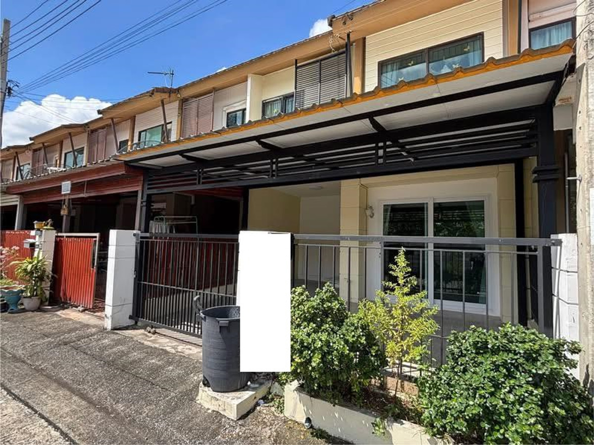 For RentTownhomePattanakan, Srinakarin : For rent, in front of the house, not hitting anyone, 17.5 sq m, 3 bedrooms, 2 bathrooms, 2-story townhome, Pruksa Ville 57, Phatthanakan 38