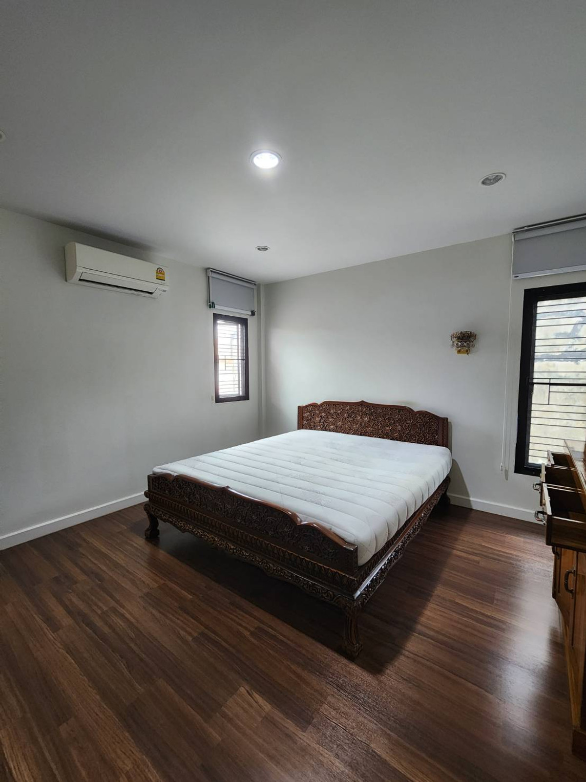 For SaleHouseOnnut, Udomsuk : 3-story detached house for sale, 4 bedrooms, 4 bathrooms, 1 maid's room, near BTS Punnawithi in Muang Thong Village 4, Sukhumvit 101.