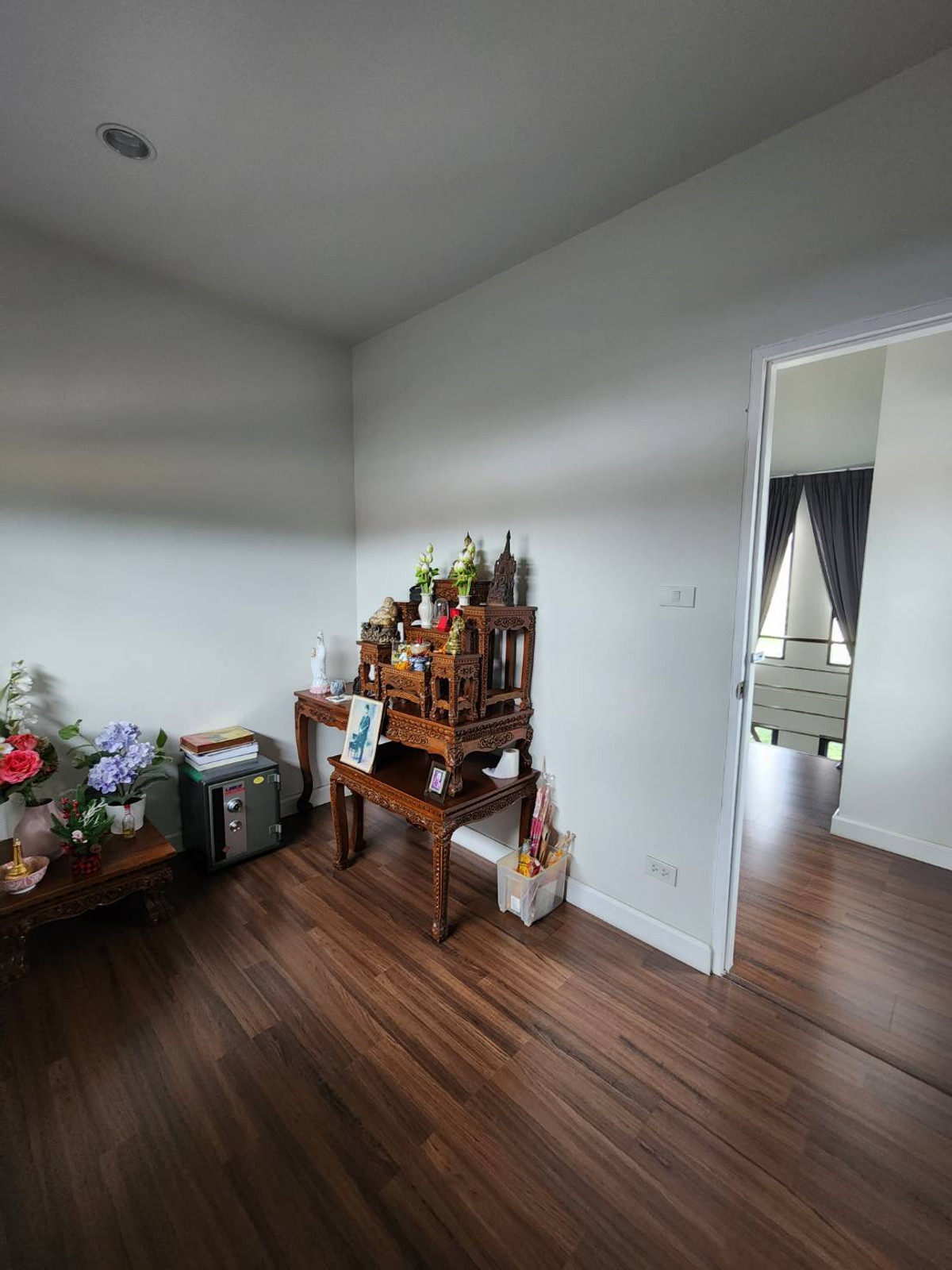 For SaleHouseOnnut, Udomsuk : 3-story detached house for sale, 4 bedrooms, 4 bathrooms, 1 maid's room, near BTS Punnawithi in Muang Thong Village 4, Sukhumvit 101.