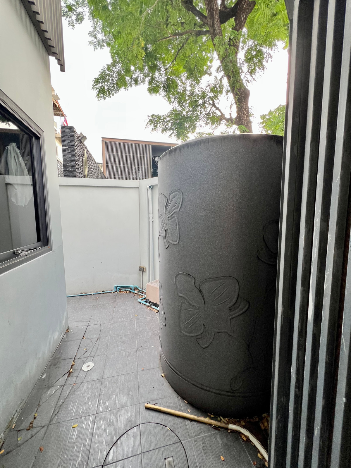 ให้เช่าบ้านเลียบทางด่วนรามอินทรา : ให้เช่าบ้านเดี่ยว 3 ชั้น สไตล์ Pool Villa โครงการ The Honor บ้านหรูหลังใหญ่ สระว่ายน้ำส่วนตัว ห้องโฮมเธียเตอร์ ความเป็นส่วนตัวระดับสูง ทำเลเลียบด่วน เอกมัย–รามอินทรา เลี้ยงสัตว์ได้