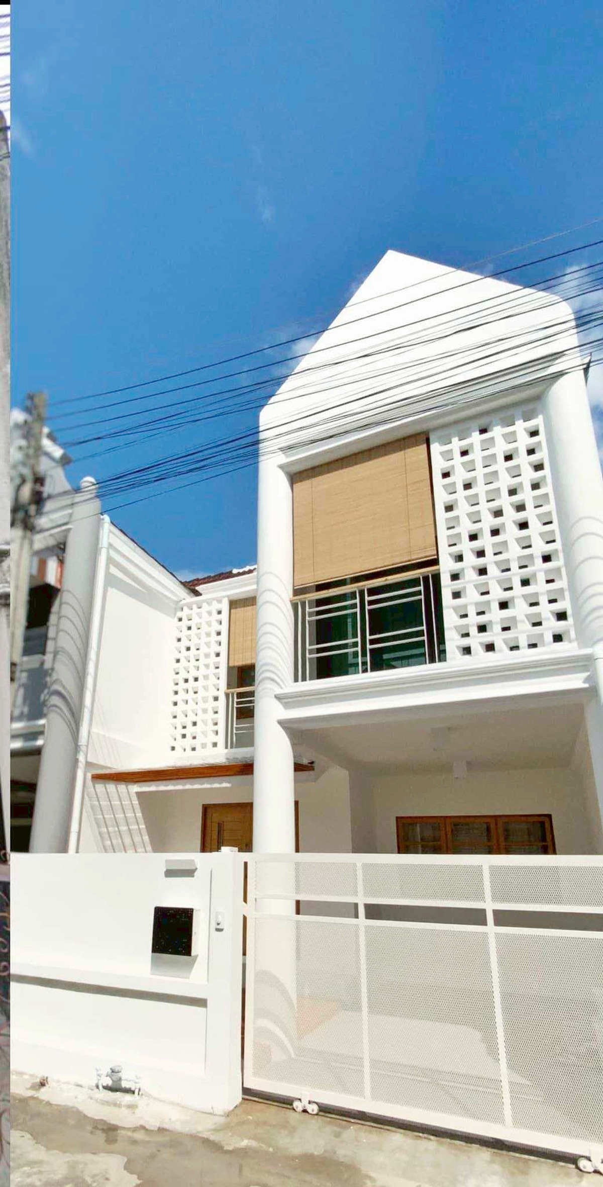 For RentTownhomeChiang Mai : Townhouse for rent 20,000 baht per month, just 5 minutes to Chiang Mai Rajabhat University No.2H123.