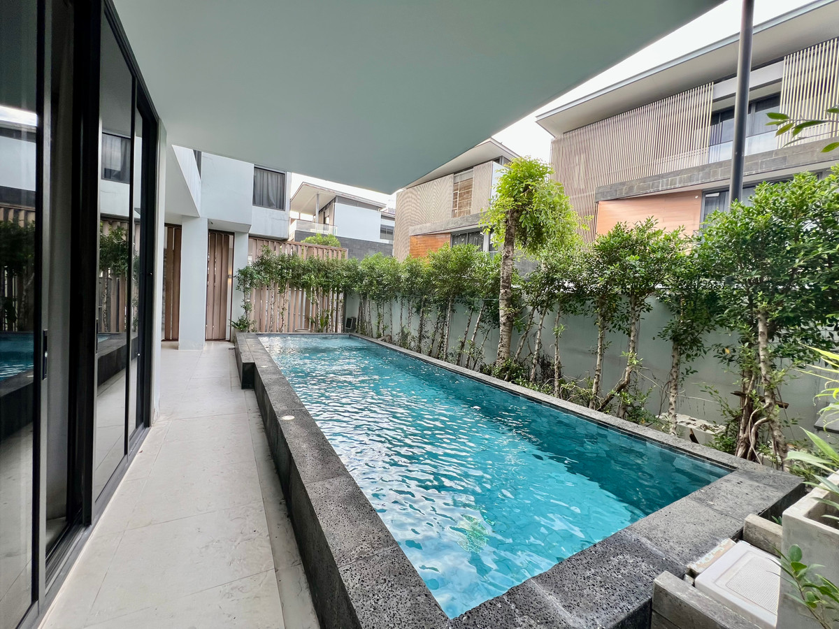 ให้เช่าบ้านเลียบทางด่วนรามอินทรา : ให้เช่าบ้านเดี่ยว 3 ชั้น สไตล์ Pool Villa โครงการ The Honor | บ้านหรูหลังใหญ่ สระว่ายน้ำส่วนตัว ห้องโฮมเธียเตอร์ พร้อมความเป็นส่วนตัวระดับสูง ใกล้ถนนเลียบด่วน เลี้ยงสัตว์ได้
