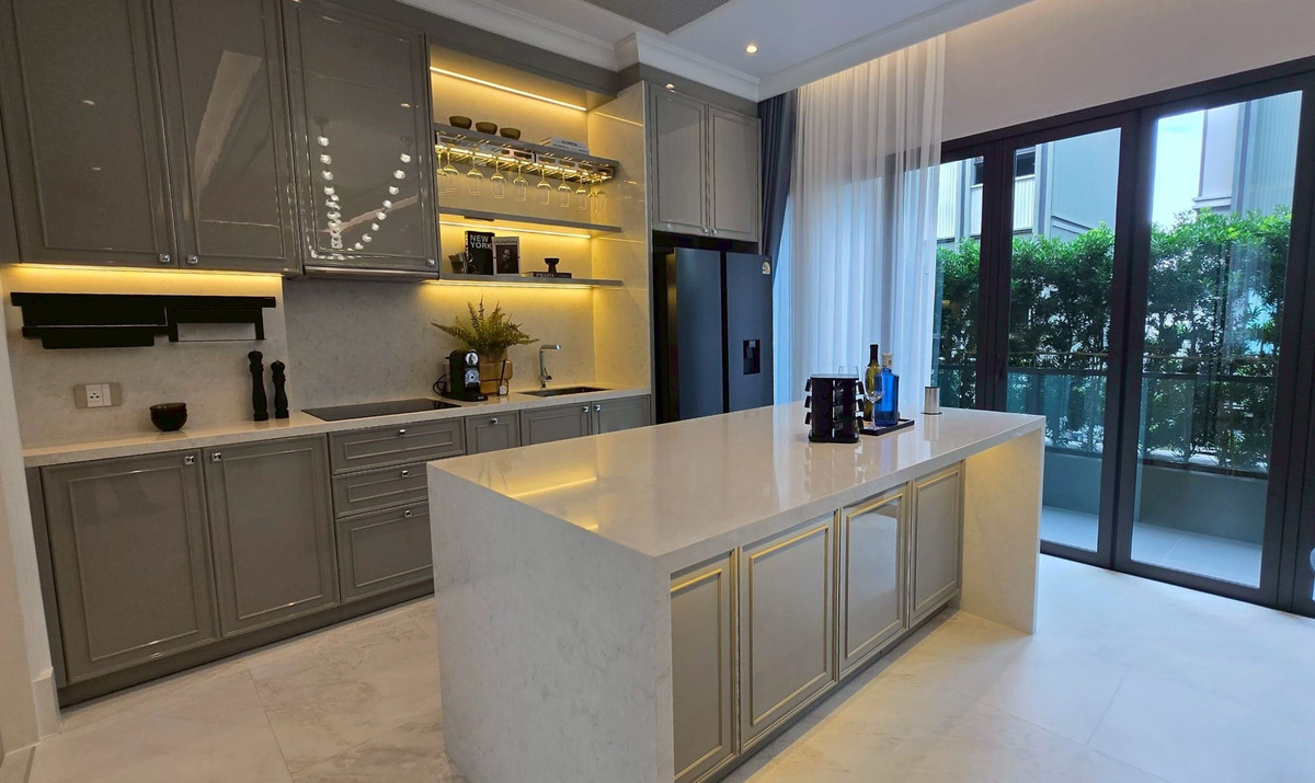 For SaleHouseSukhumvit, Asoke, Thonglor : 🏡 Newly Built 4-Storey Luxury House – Modern Design, Fully Furnished, Ready to Move In – Prime Ekkamai Location ** NO CO-AGENT ** 