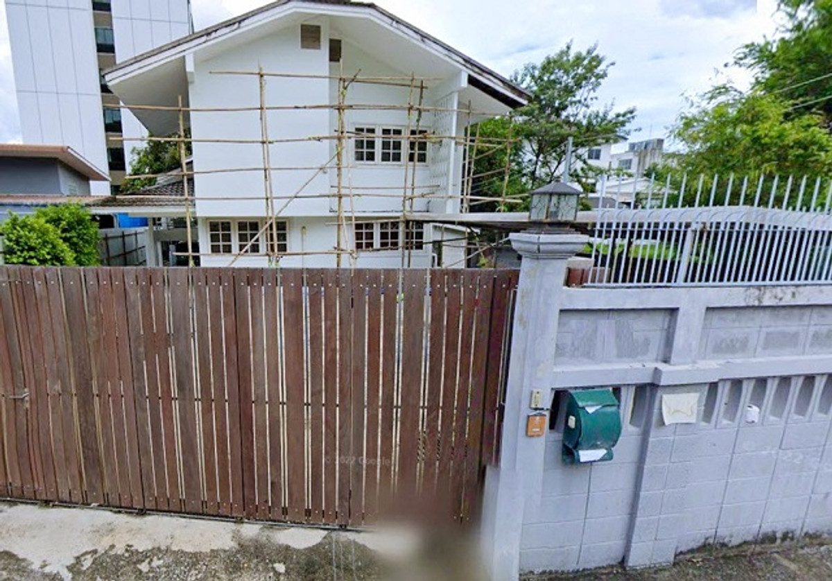 For RentHouseRatchadapisek, Huaikwang, Suttisan : Soi LatPhrao40-48 5bed 4bath MRT Phawana 200m. For rent luxurious 2-story detached house large house