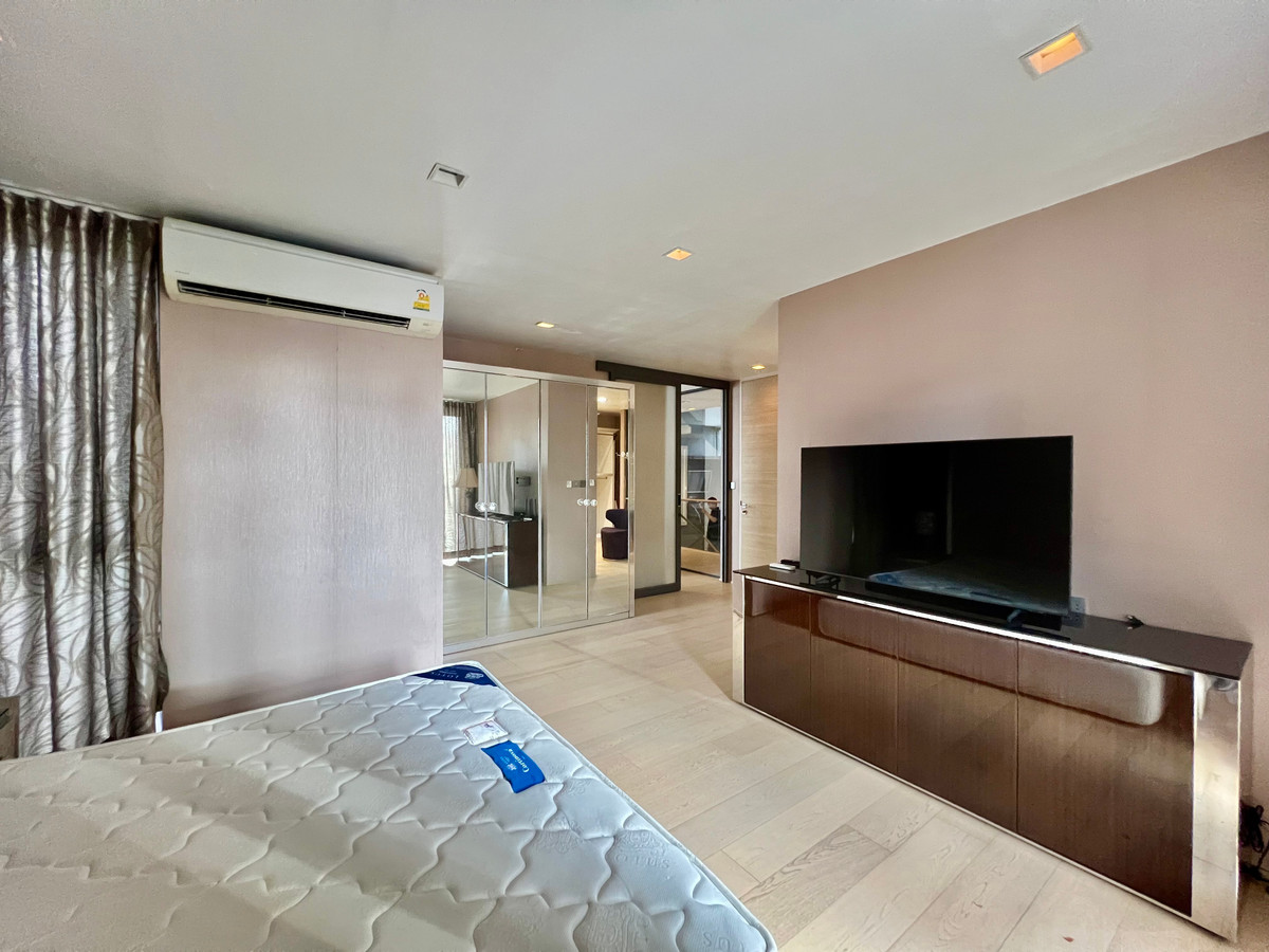 ให้เช่าบ้านเลียบทางด่วนรามอินทรา : ให้เช่าบ้านเดี่ยว 3 ชั้น สไตล์ Pool Villa โครงการ The Honor | บ้านหรูหลังใหญ่ สระว่ายน้ำส่วนตัว ห้องโฮมเธียเตอร์ พร้อมความเป็นส่วนตัวระดับสูง ใกล้ถนนเลียบด่วน เลี้ยงสัตว์ได้