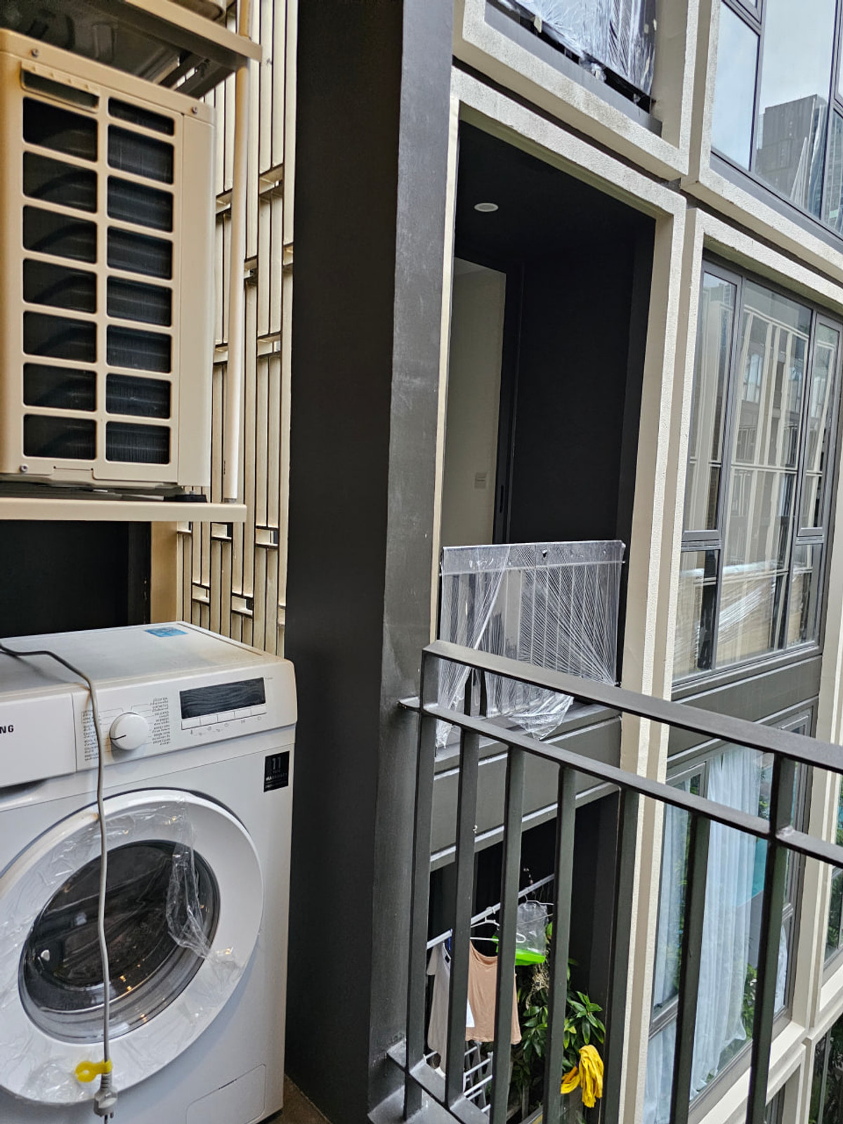 For SaleCondoSiam Paragon ,Chulalongkorn,Samyan : The Nest Chula Samyan【𝐒𝐄𝐋𝐋 & 𝐑𝐄𝐍𝐓】🔥This room is decorated in a soothing Muji style, using warm tones throughout the room, complete with built-in furniture.🔥  Contact Line ID: @hacondo