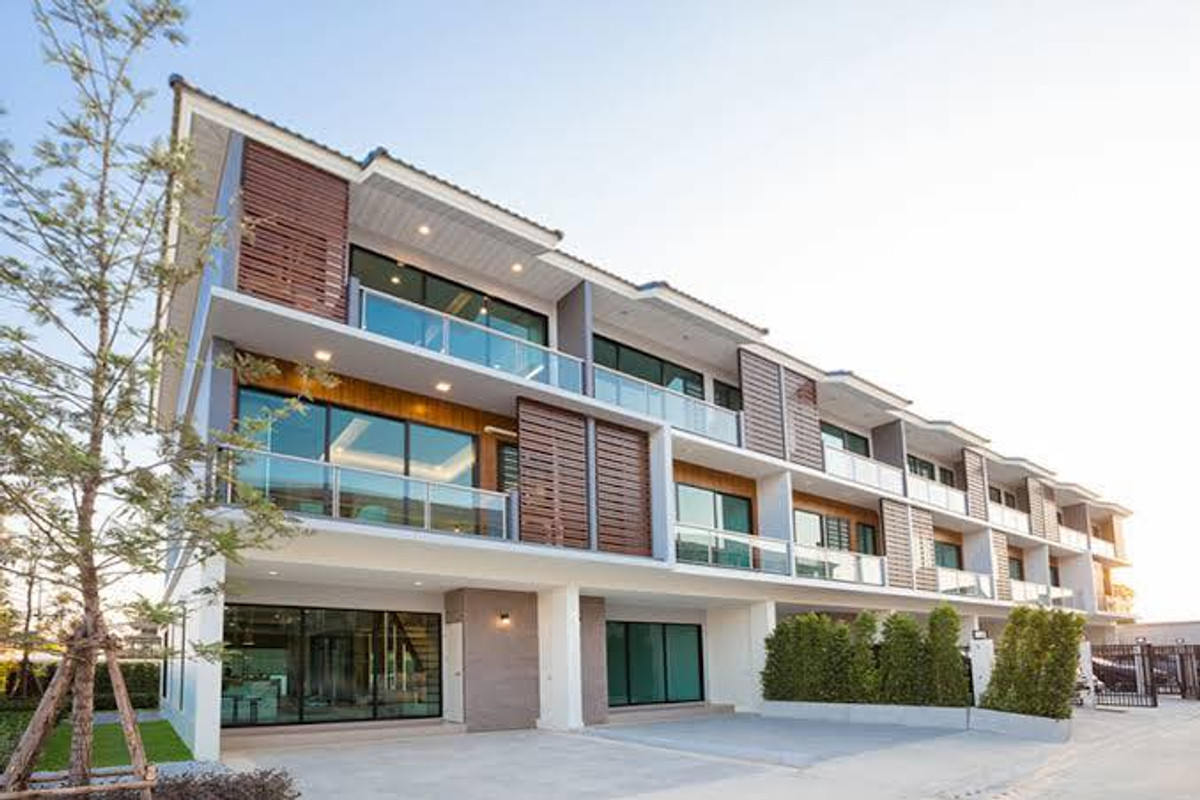 ให้เช่าทาวน์โฮมลาดพร้าว101 แฮปปี้แลนด์ : ER25200 🟢 ให้เช่า / For Rent Supalai Essence Ladprao | 4 ห้องนอน | 💰 38,000 บาท/เดือน