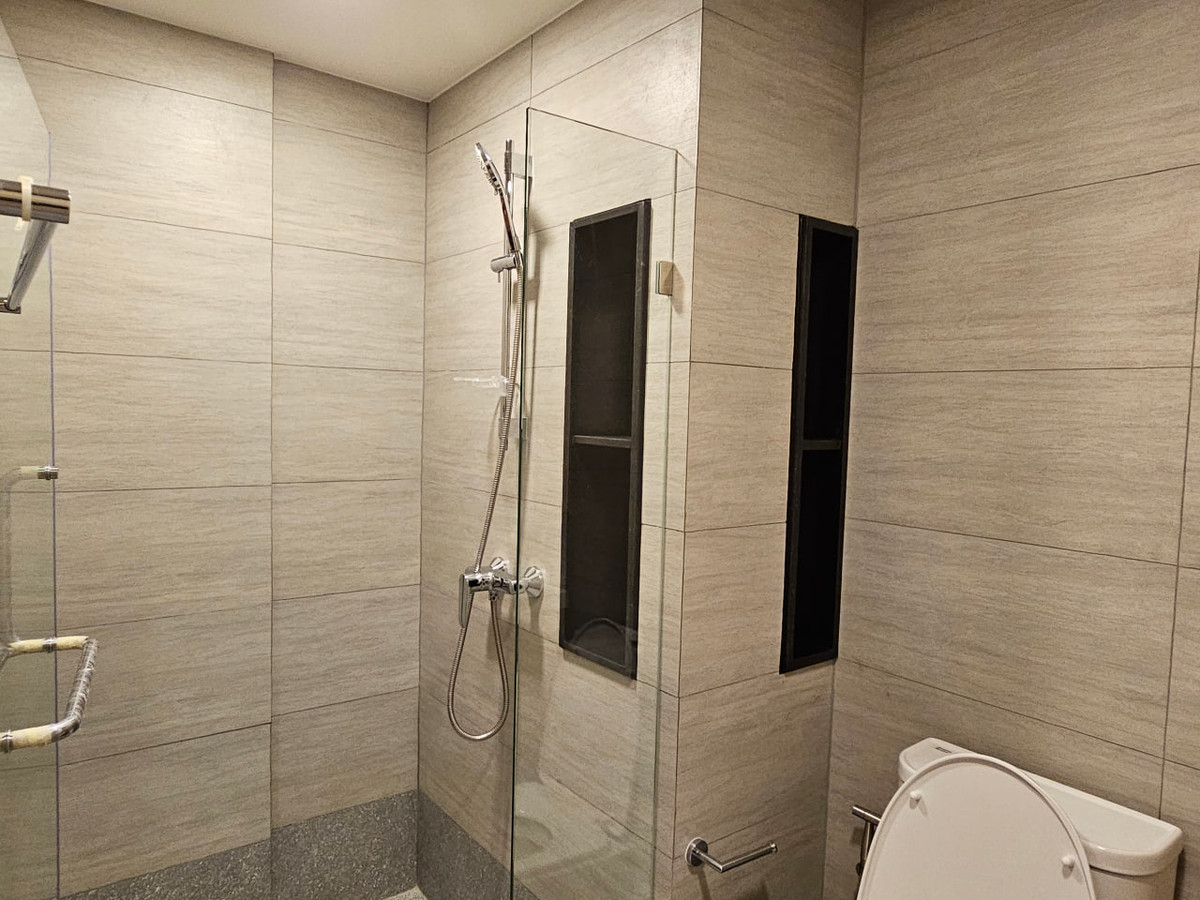 For SaleCondoSiam Paragon ,Chulalongkorn,Samyan : The Nest Chula Samyan【𝐒𝐄𝐋𝐋 & 𝐑𝐄𝐍𝐓】🔥This room is decorated in a soothing Muji style, using warm tones throughout the room, complete with built-in furniture.🔥  Contact Line ID: @hacondo