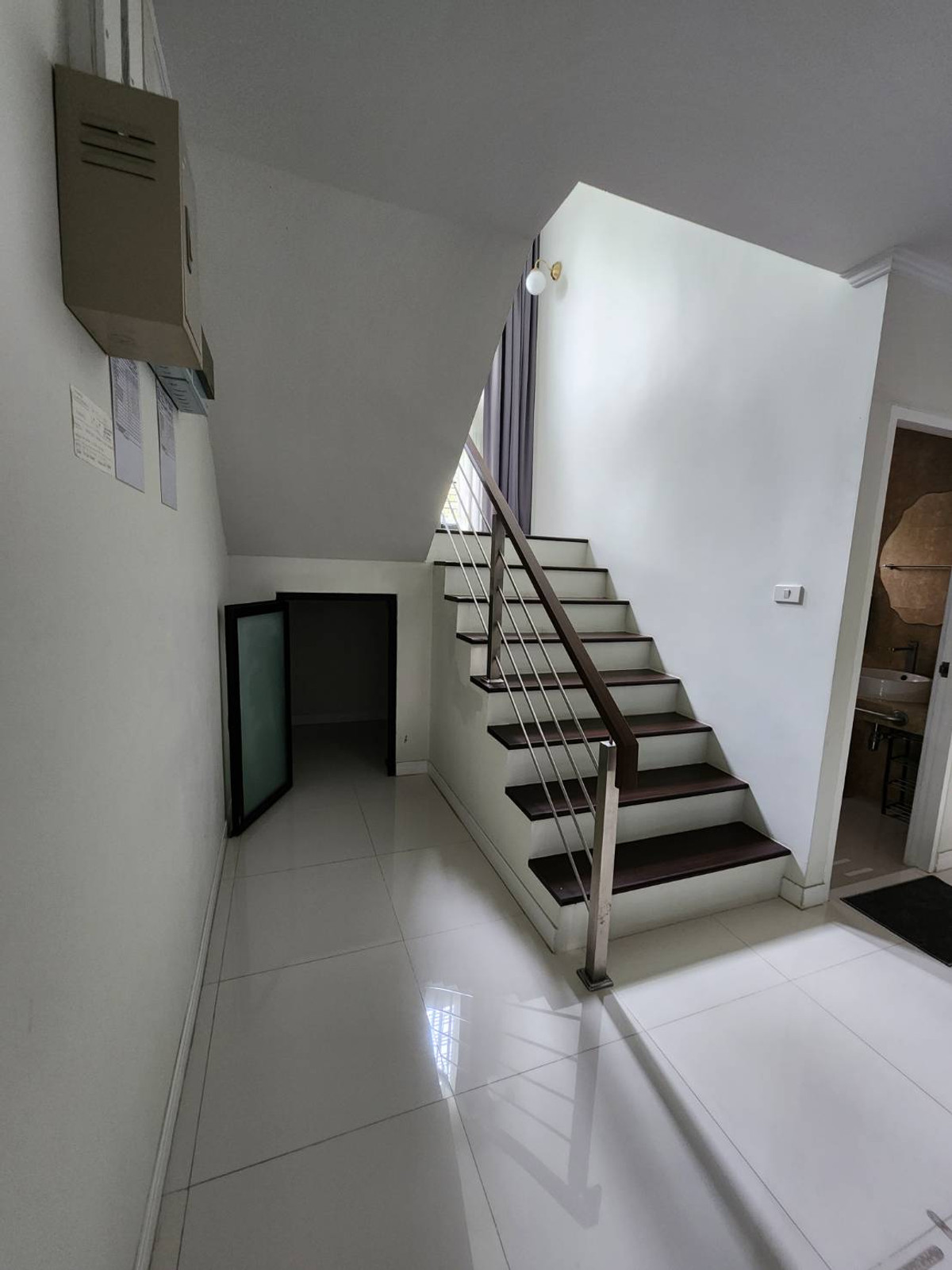 For SaleHouseOnnut, Udomsuk : 3-story detached house for sale, 4 bedrooms, 4 bathrooms, 1 maid's room, near BTS Punnawithi in Muang Thong Village 4, Sukhumvit 101.