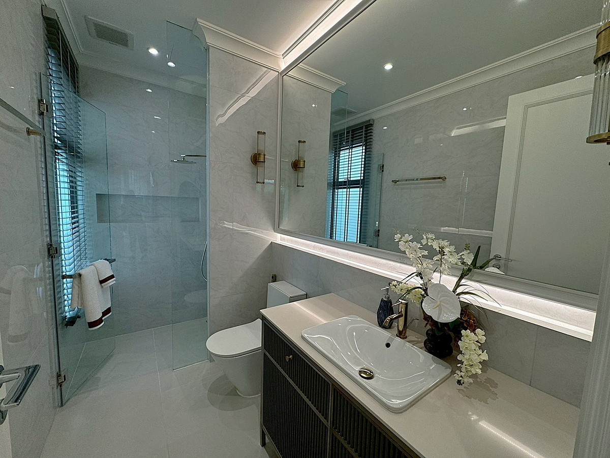 For SaleHouseSukhumvit, Asoke, Thonglor : 🏡 Newly Built 4-Storey Luxury House – Modern Design, Fully Furnished, Ready to Move In – Prime Ekkamai Location ** NO CO-AGENT ** 